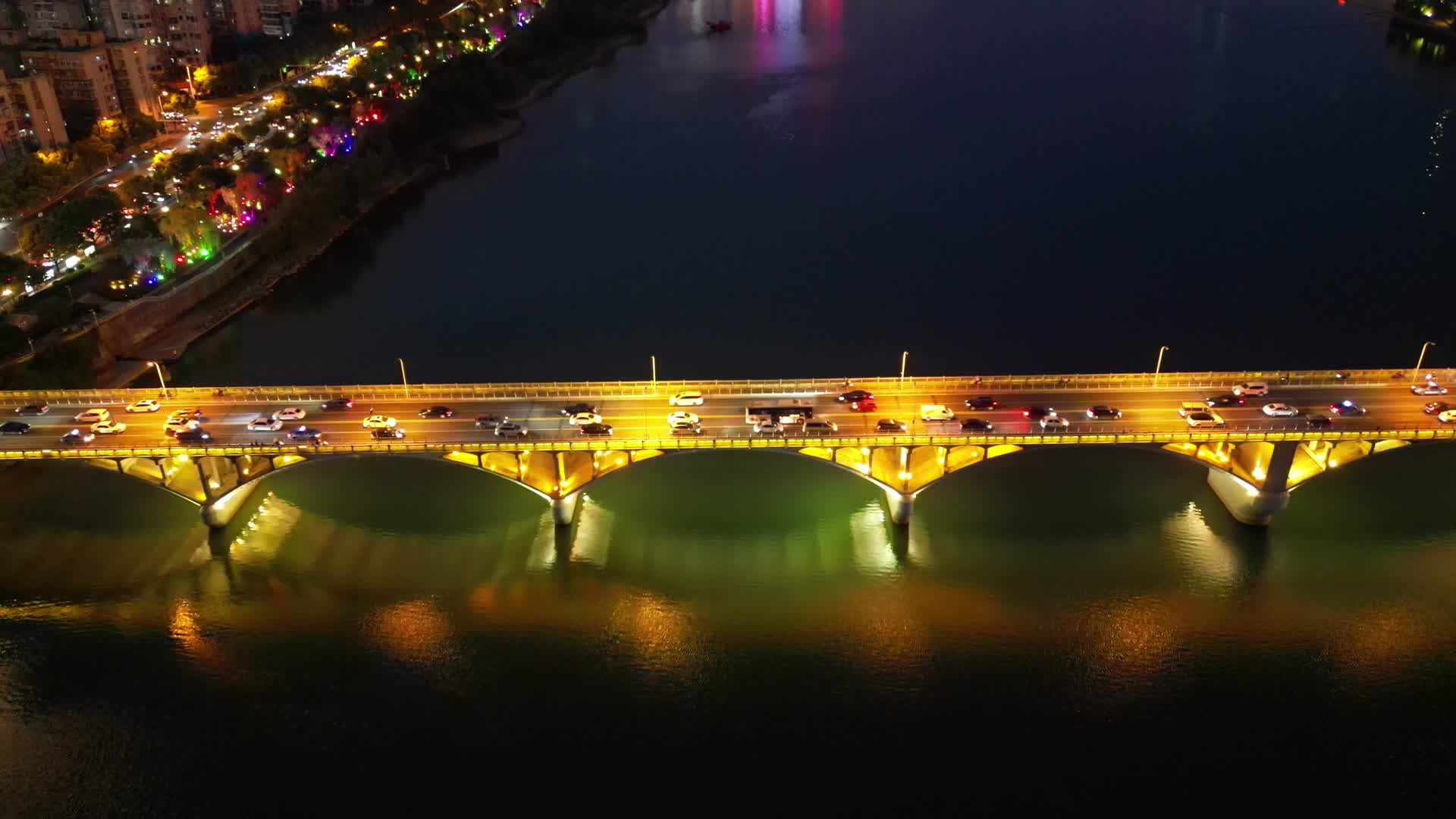 航拍湖南长沙橘子洲大桥夜景视频的预览图