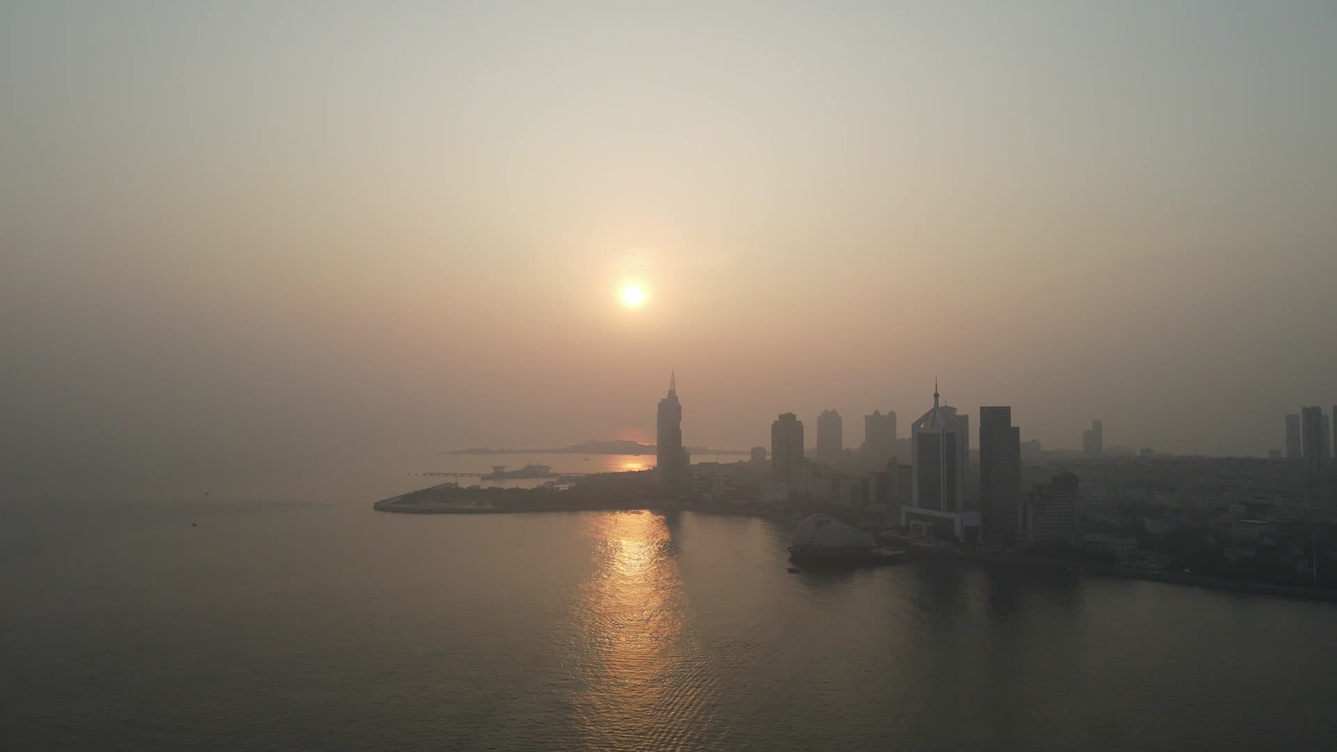 海上日落晚霞夕阳航拍视频的预览图