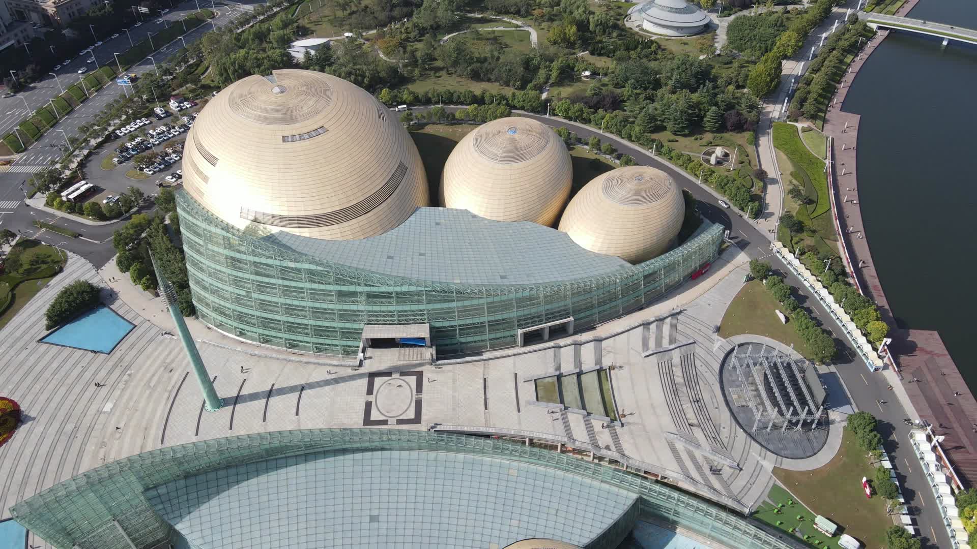 河南文化艺术中心地标建筑航拍视频的预览图