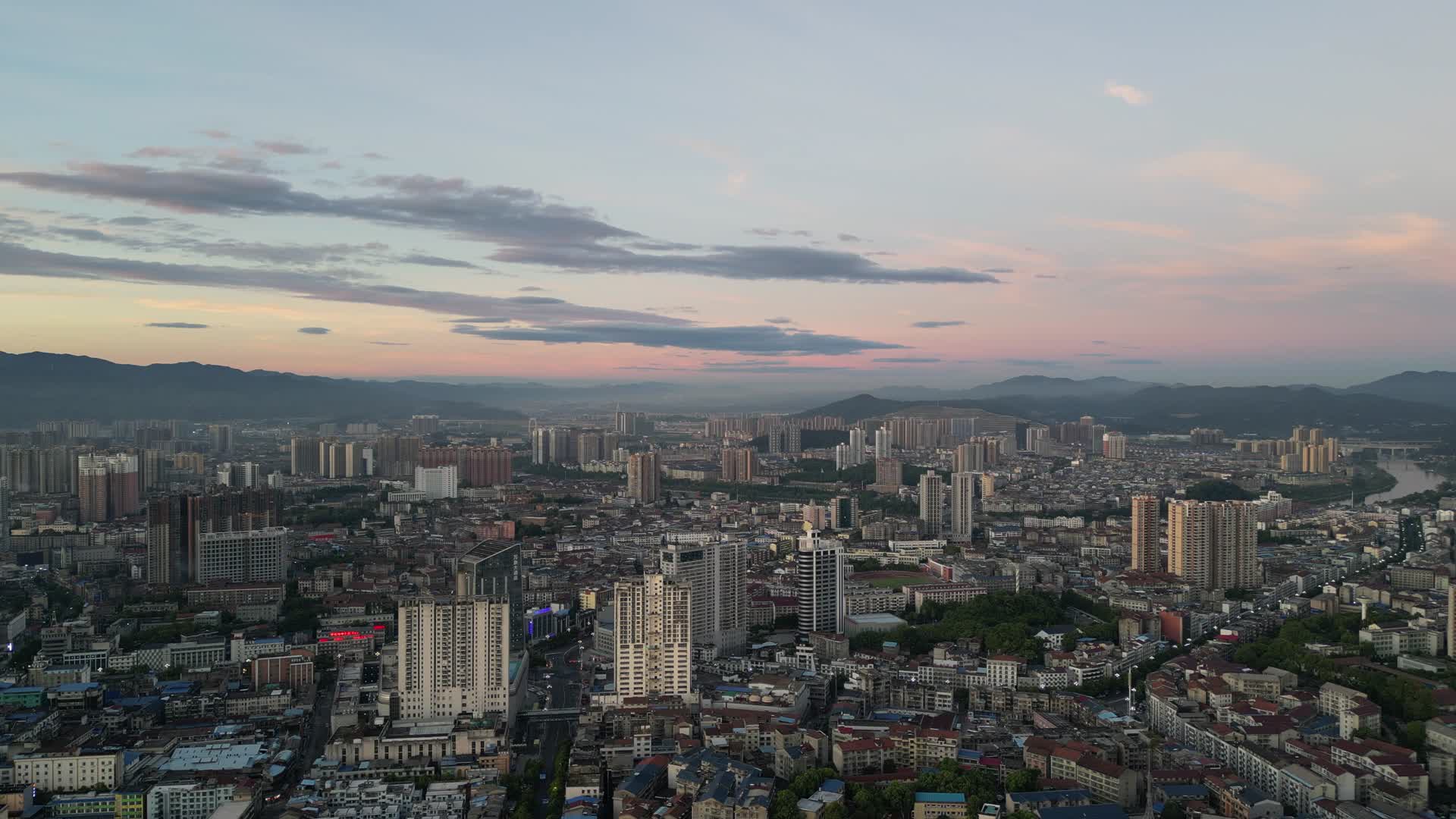 航拍湖南怀化城市建设城市大景视频的预览图