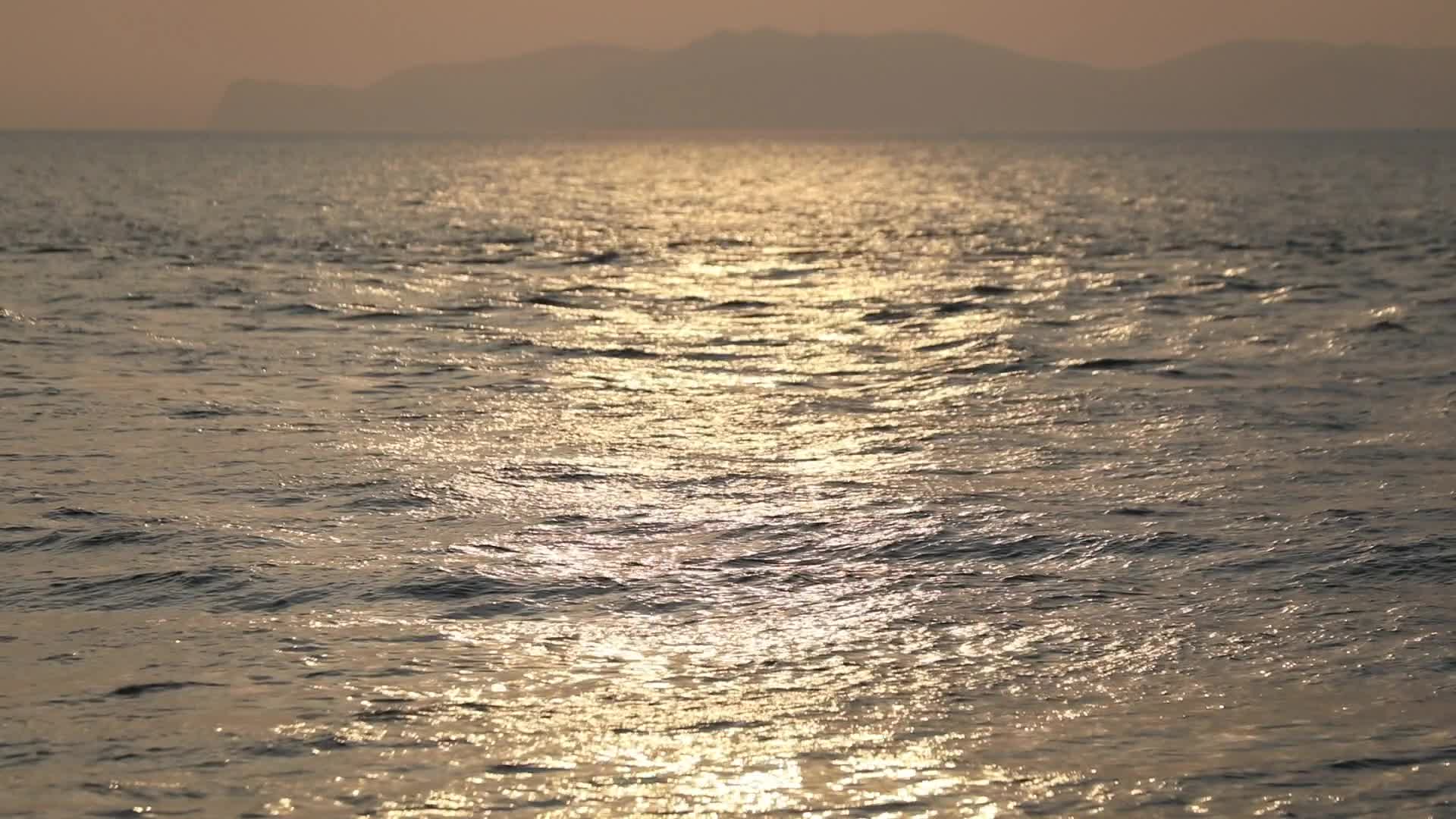 大连海上波光粼粼视频的预览图