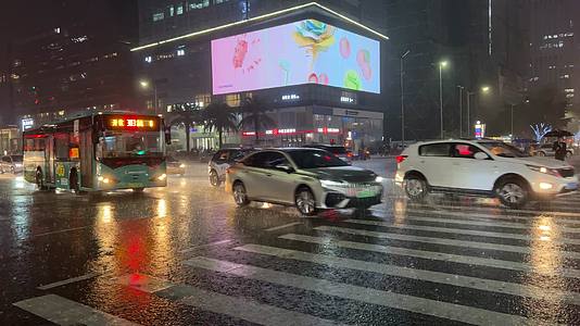 雨天深圳街道视频的预览图
