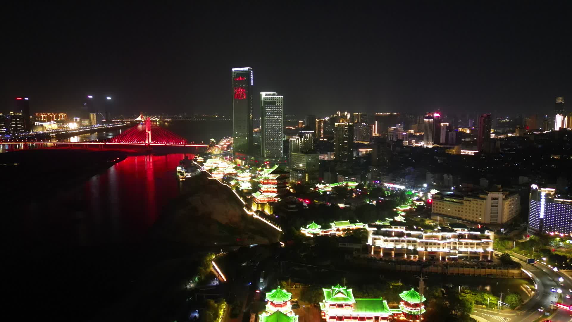 航拍江西南昌滕王阁5A景区夜景视频的预览图