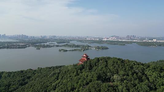航拍湖北武汉东湖景区东湖公园视频的预览图