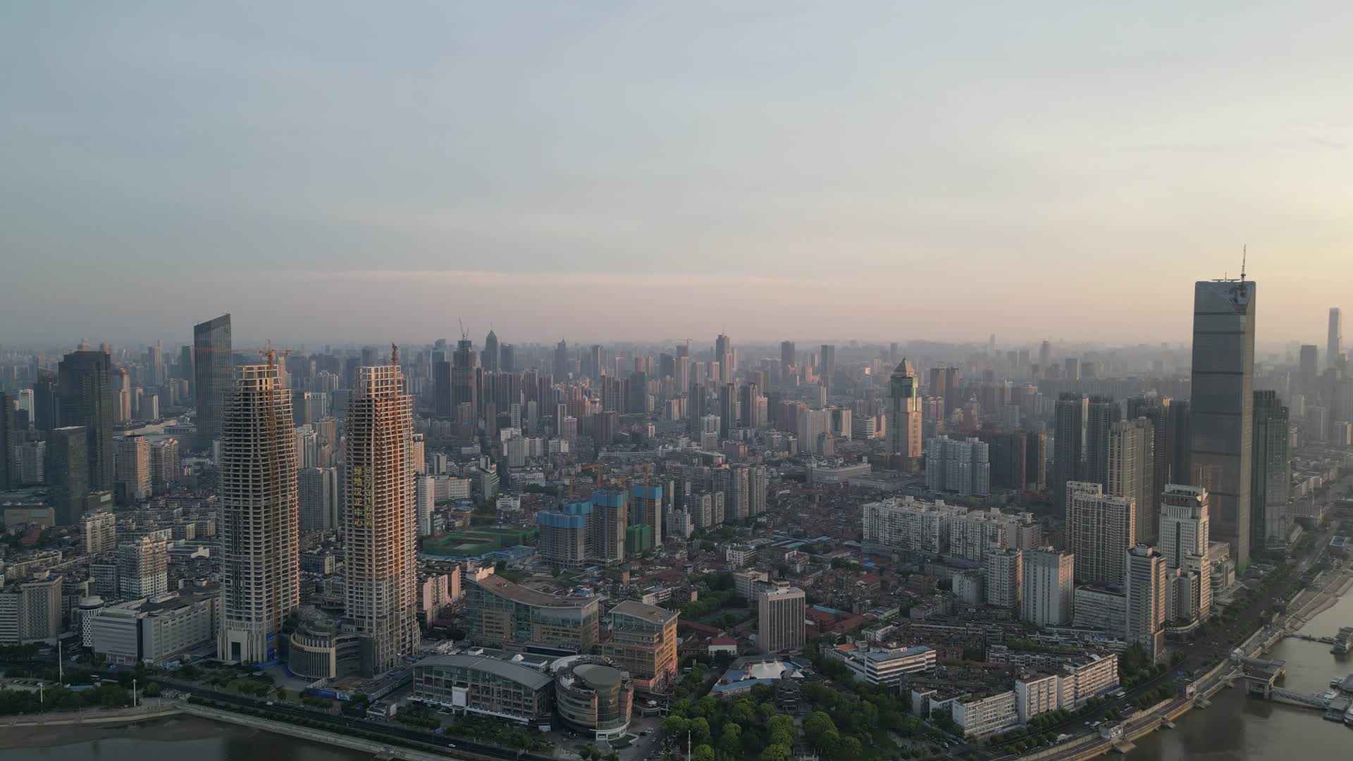 航拍湖北武汉汉口城市风光视频的预览图