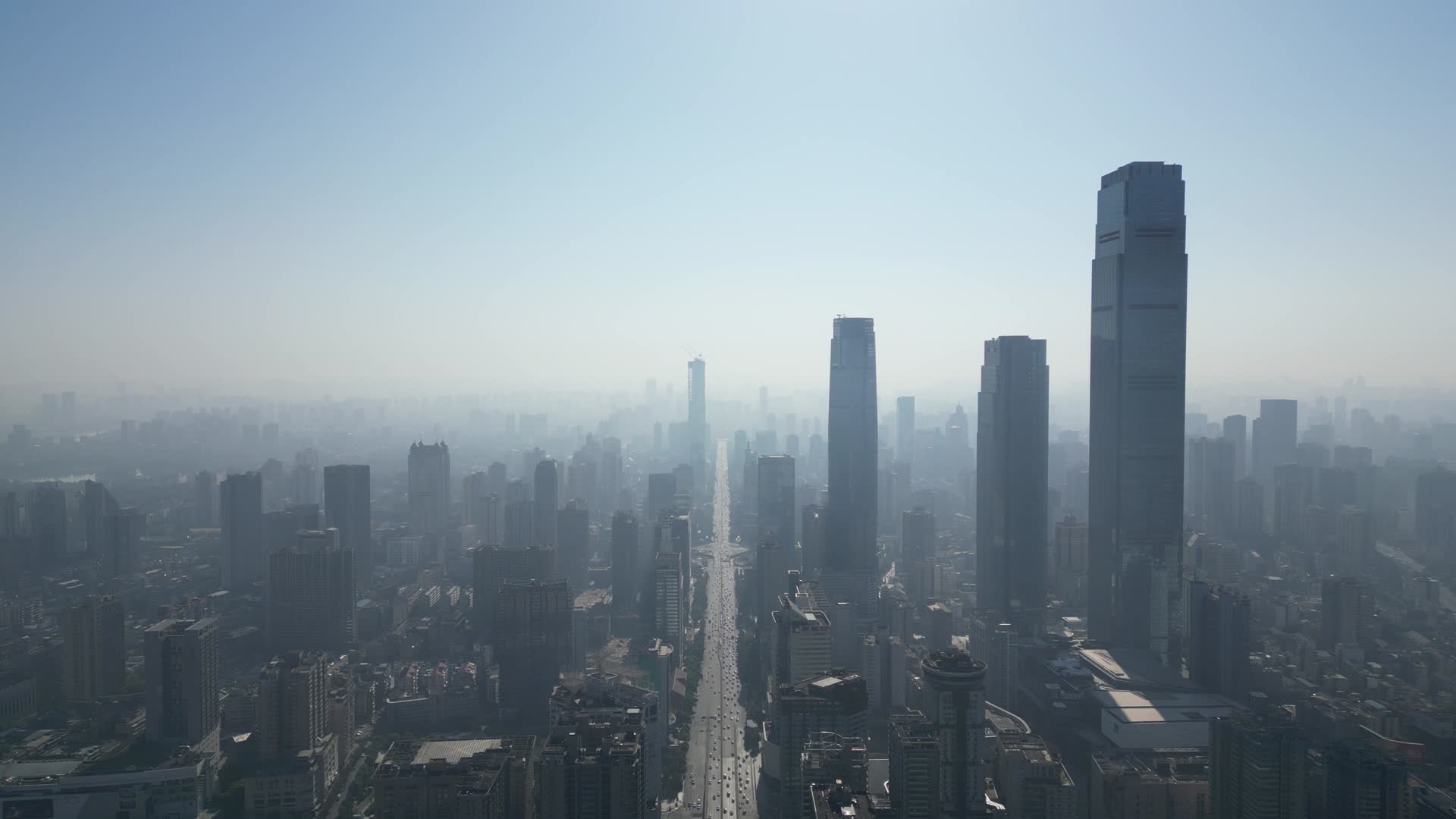 航拍湖南长沙国金中心地标高楼视频的预览图
