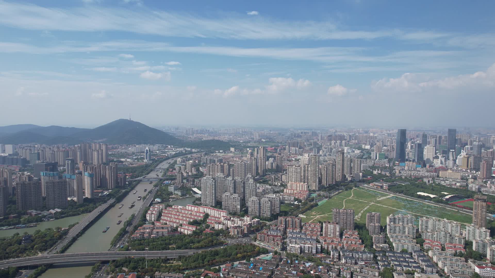 航拍江苏无锡城市大景视频的预览图