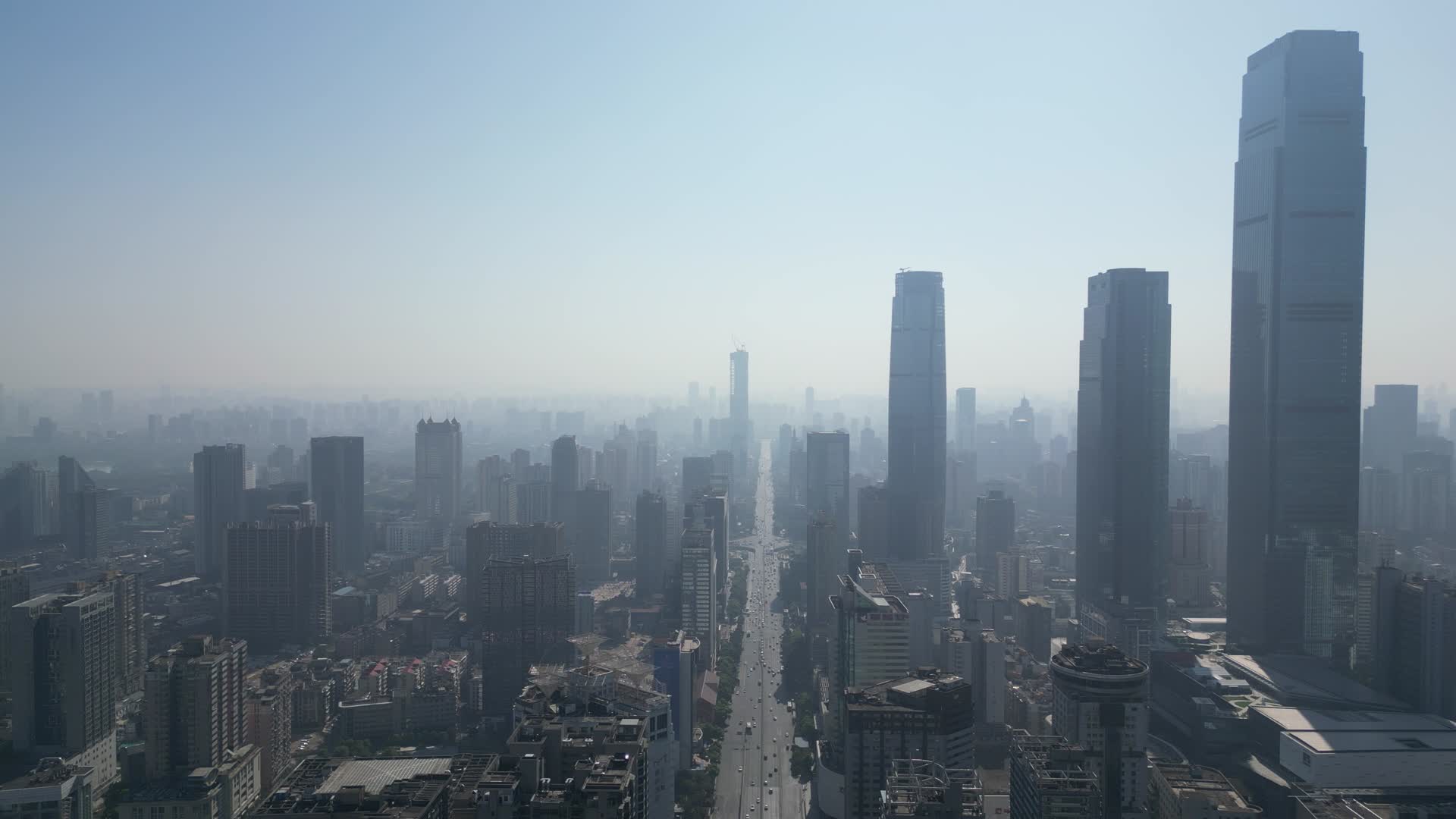 航拍湖南长沙国金中心地标高楼视频的预览图