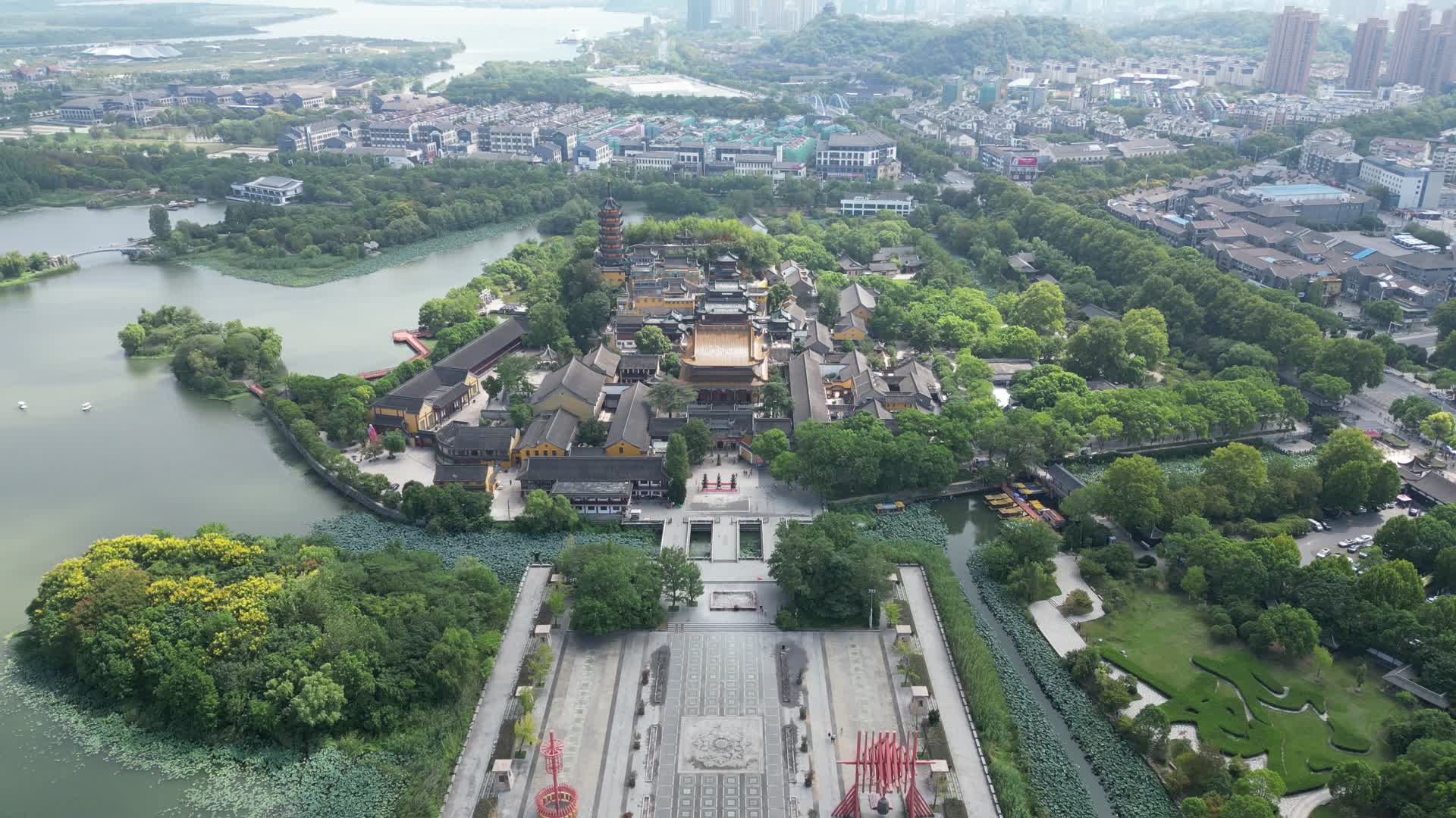 航拍江苏镇江金山寺5A景区视频的预览图