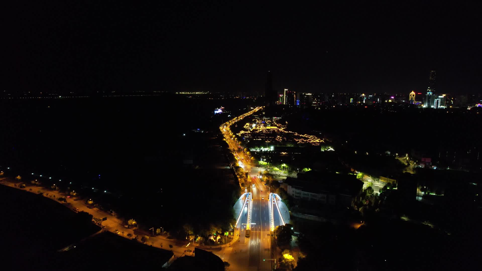 航拍江苏镇江长江路夜景视频的预览图