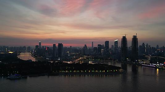 航拍湖北武汉夜幕晚霞火烧云视频的预览图