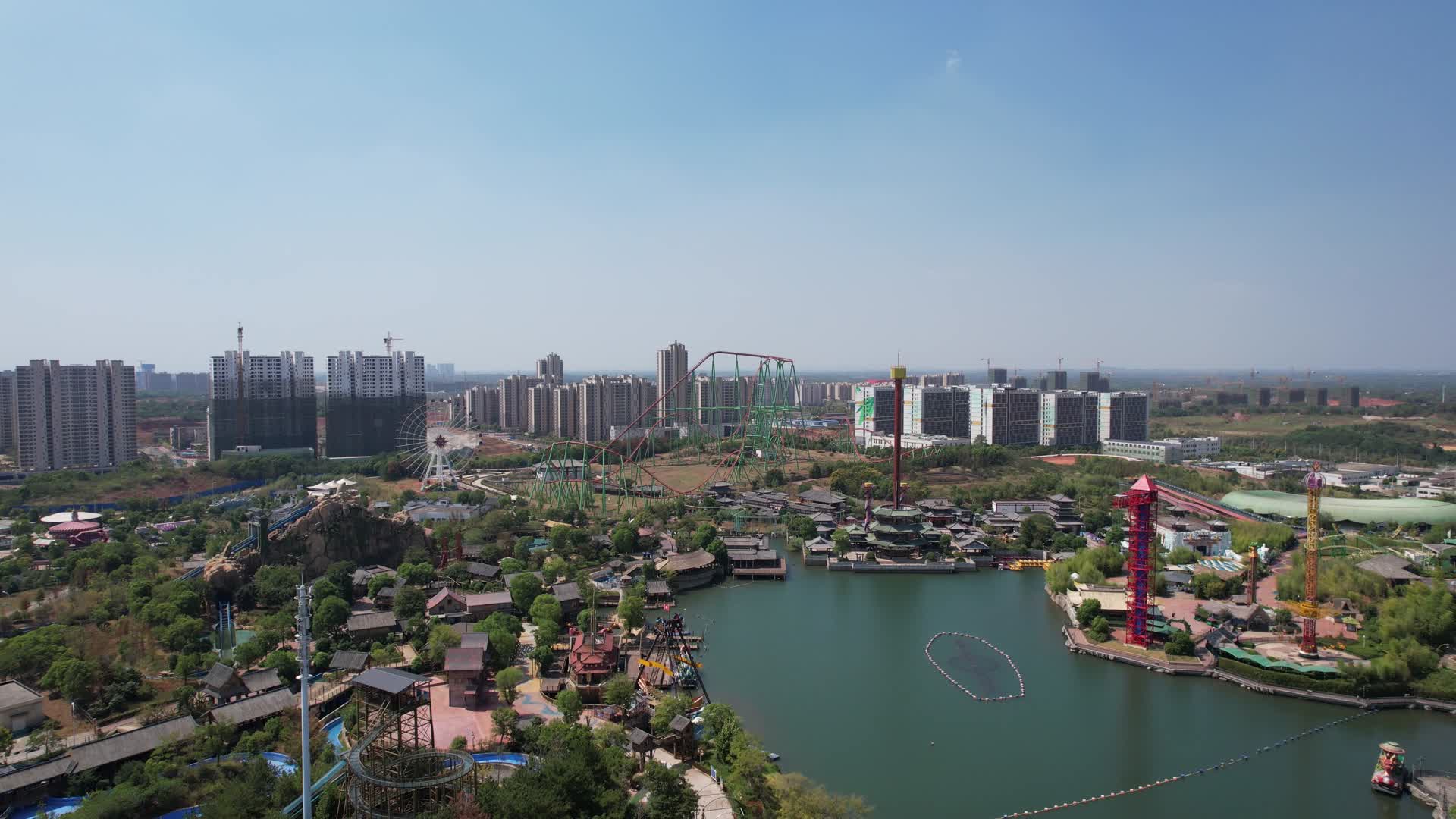 航拍江西南昌融创乐园游乐场视频的预览图