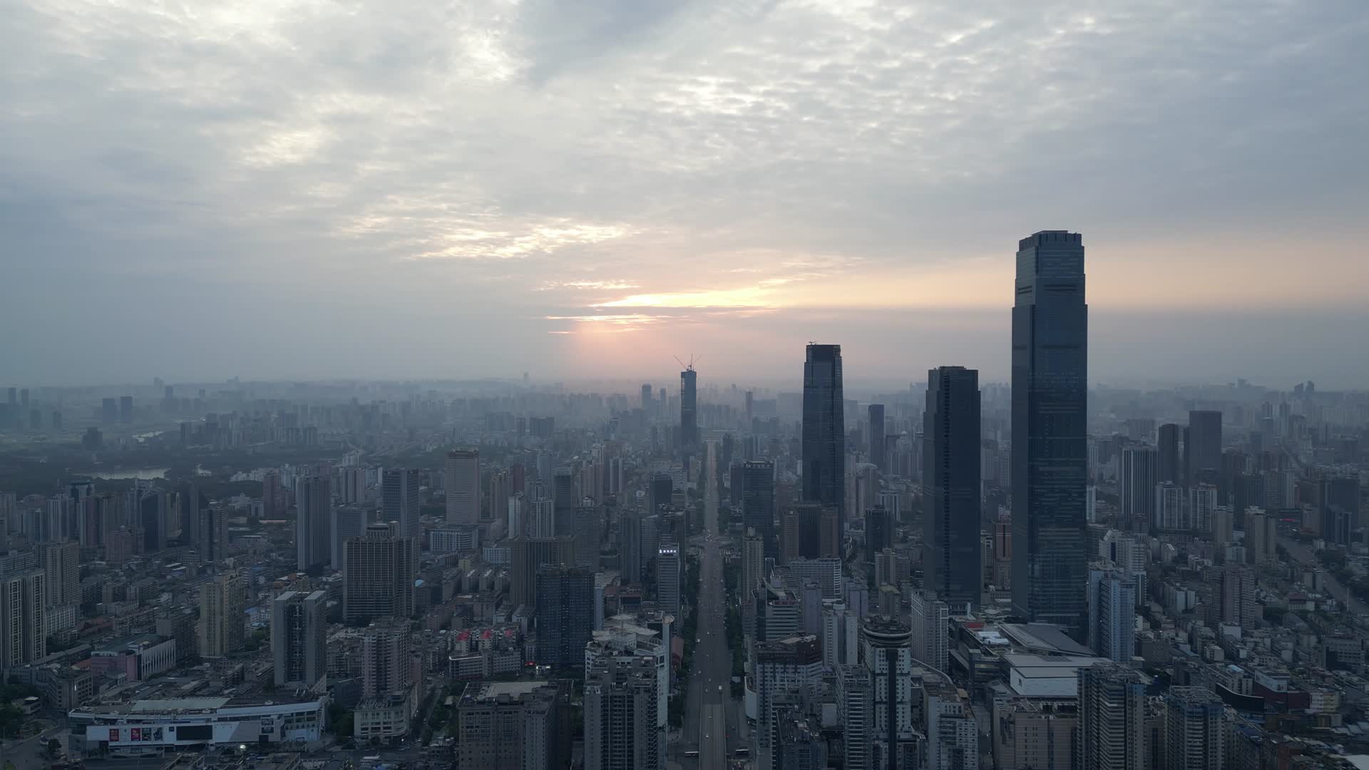 航拍湖南长沙大景城市天际线视频的预览图