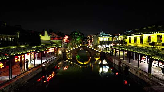 浙江嘉兴西塘古镇景区夜景航拍视频的预览图
