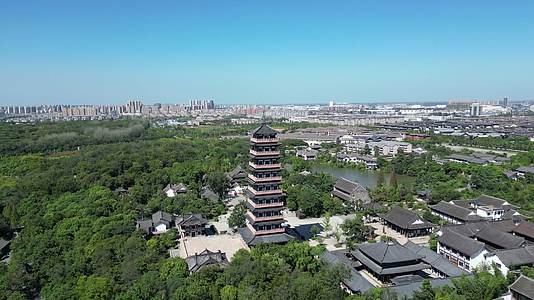 航拍江苏扬州瘦西湖景区大明寺视频的预览图