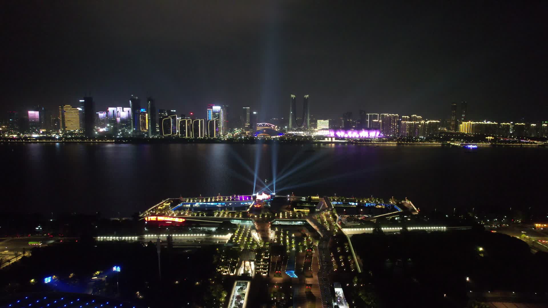 航拍浙江杭州市民广场城市阳台夜景视频的预览图