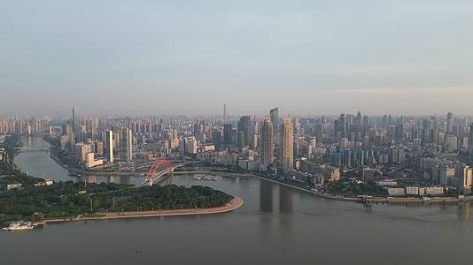 航拍湖北武汉汉江晴川桥视频的预览图