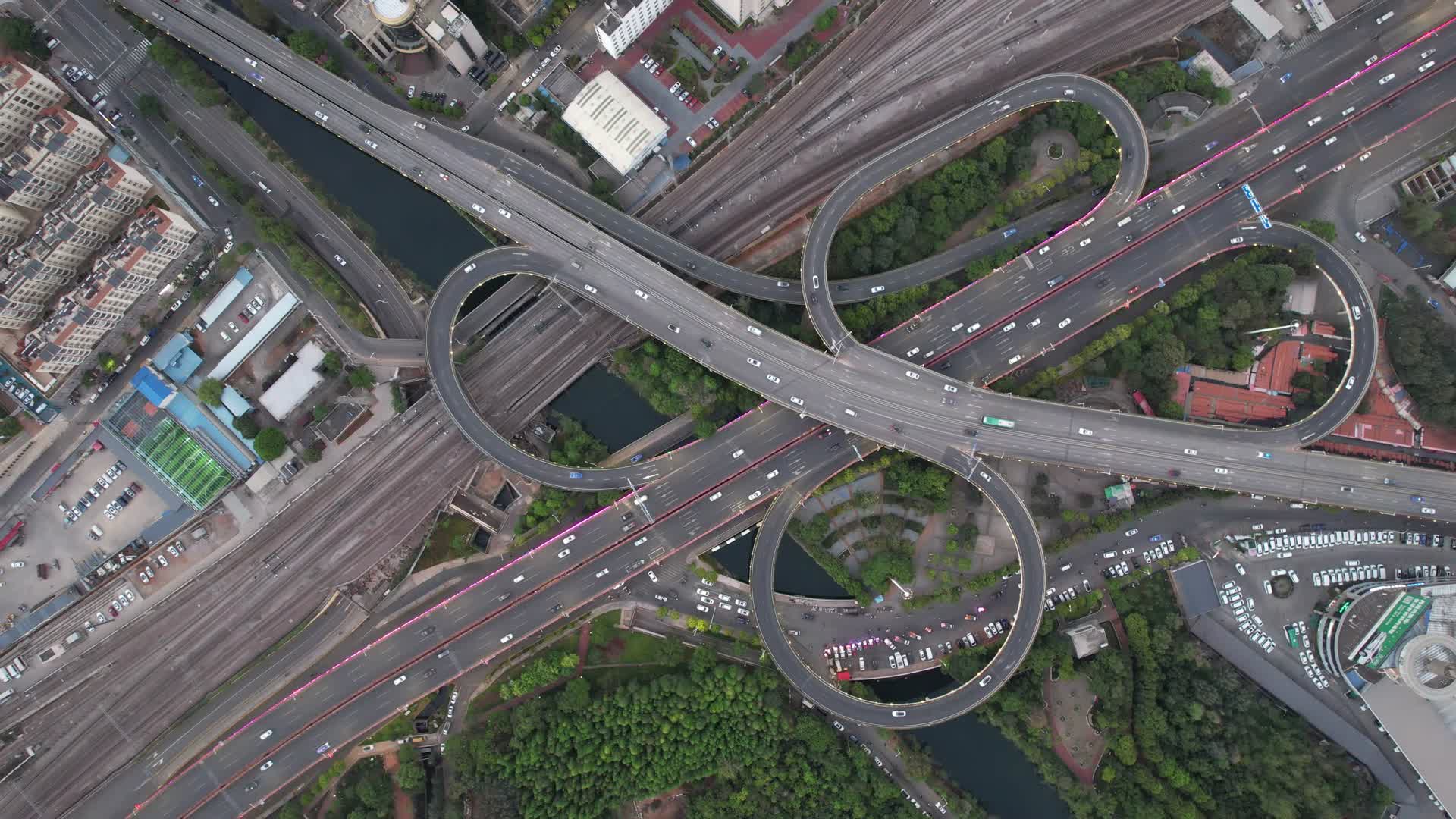 云南昆明城市交通高架桥航拍视频的预览图