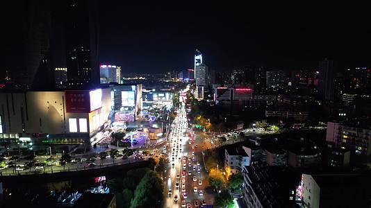 云南昆明城市夜景拥堵交通航拍视频的预览图