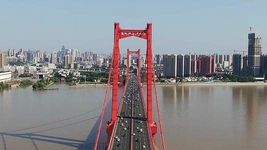 武汉长江鹦鹉洲大桥交通航拍视频的预览图