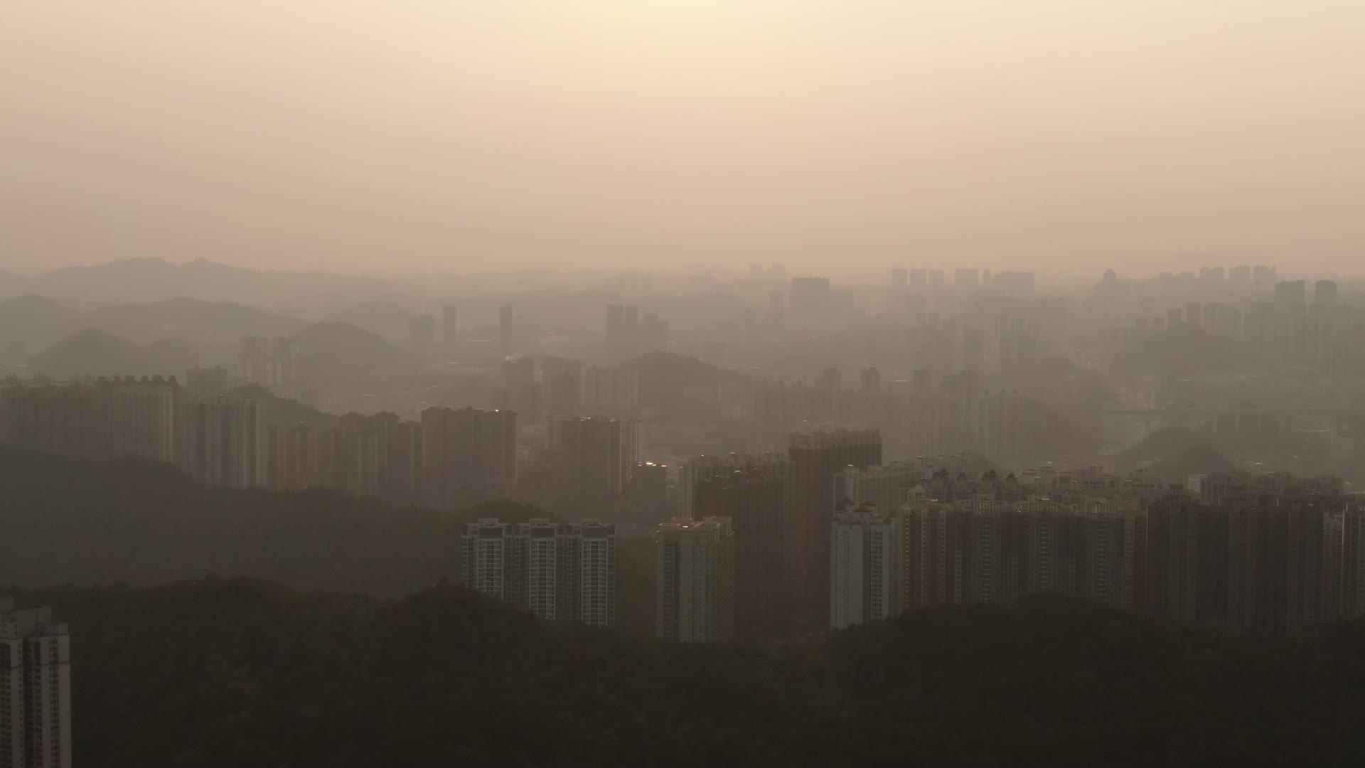 贵州贵阳城市建设高楼建筑航拍视频的预览图