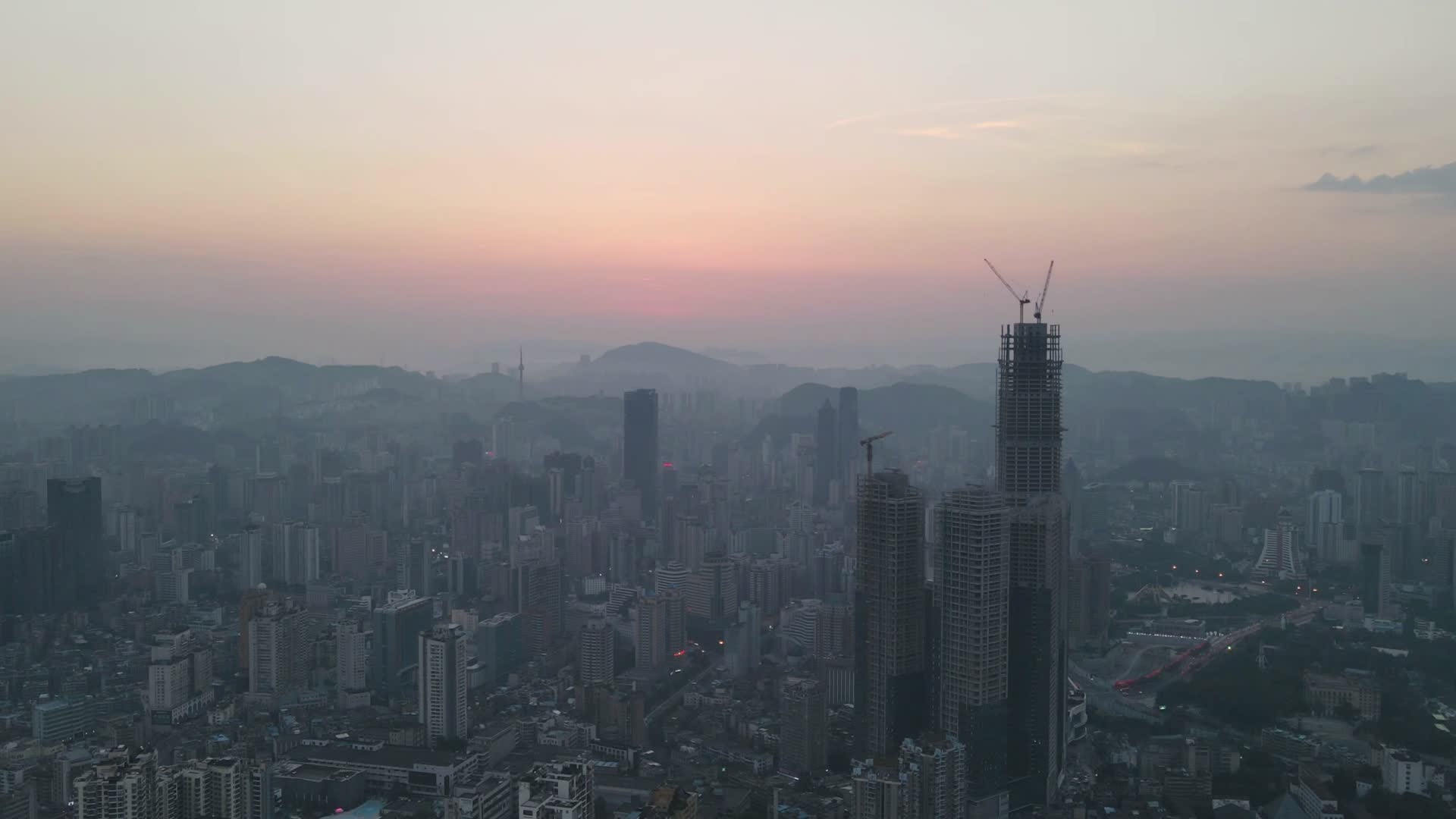 城市日落晚霞夕阳航拍视频的预览图