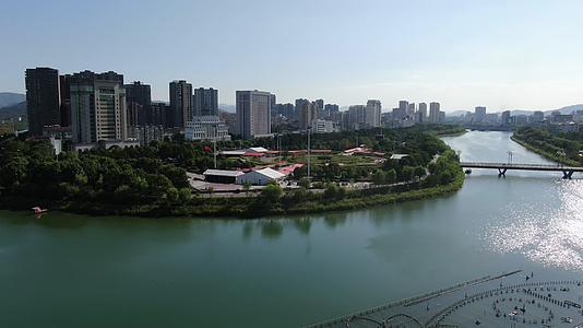 贵州铜仁城市风光航拍视频的预览图