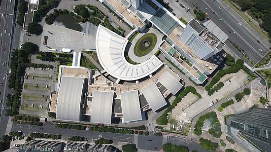 俯拍城市高楼建筑航拍视频的预览图