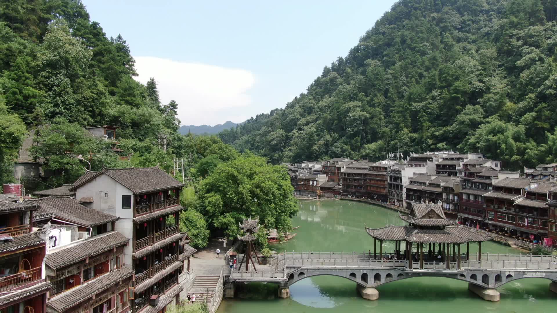 著名旅游景区湖南湘西凤凰古城航拍视频的预览图