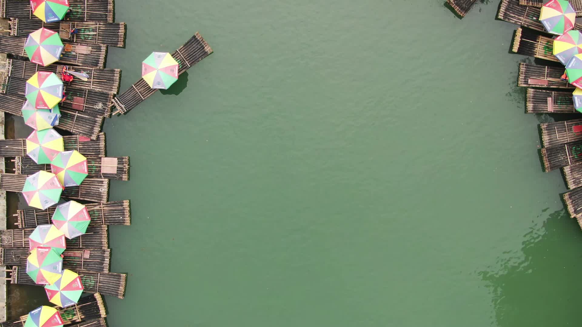 广西桂林遇龙河竹筏漂流航拍视频的预览图