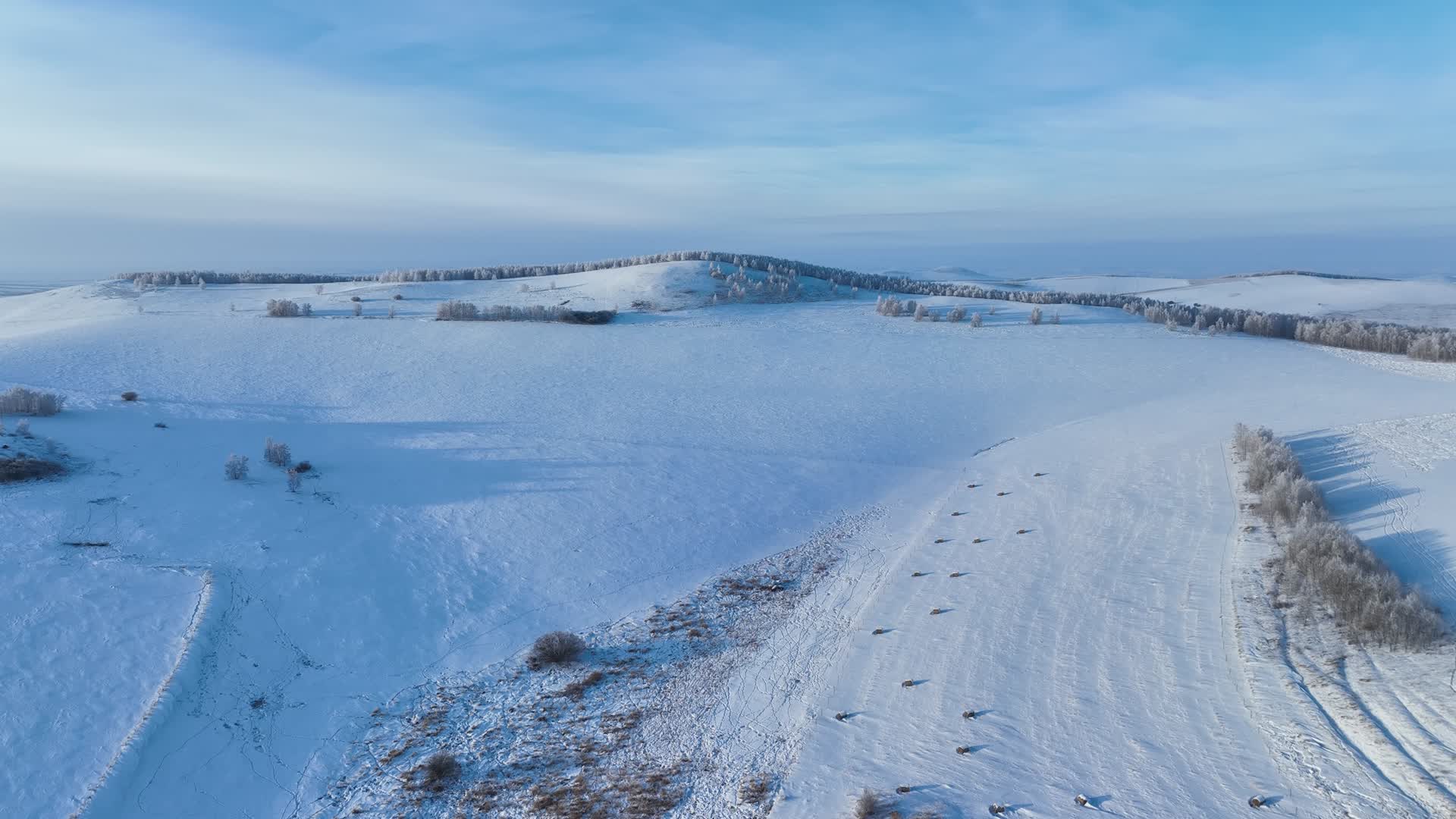 冬天丘陵山区雪景风光视频的预览图