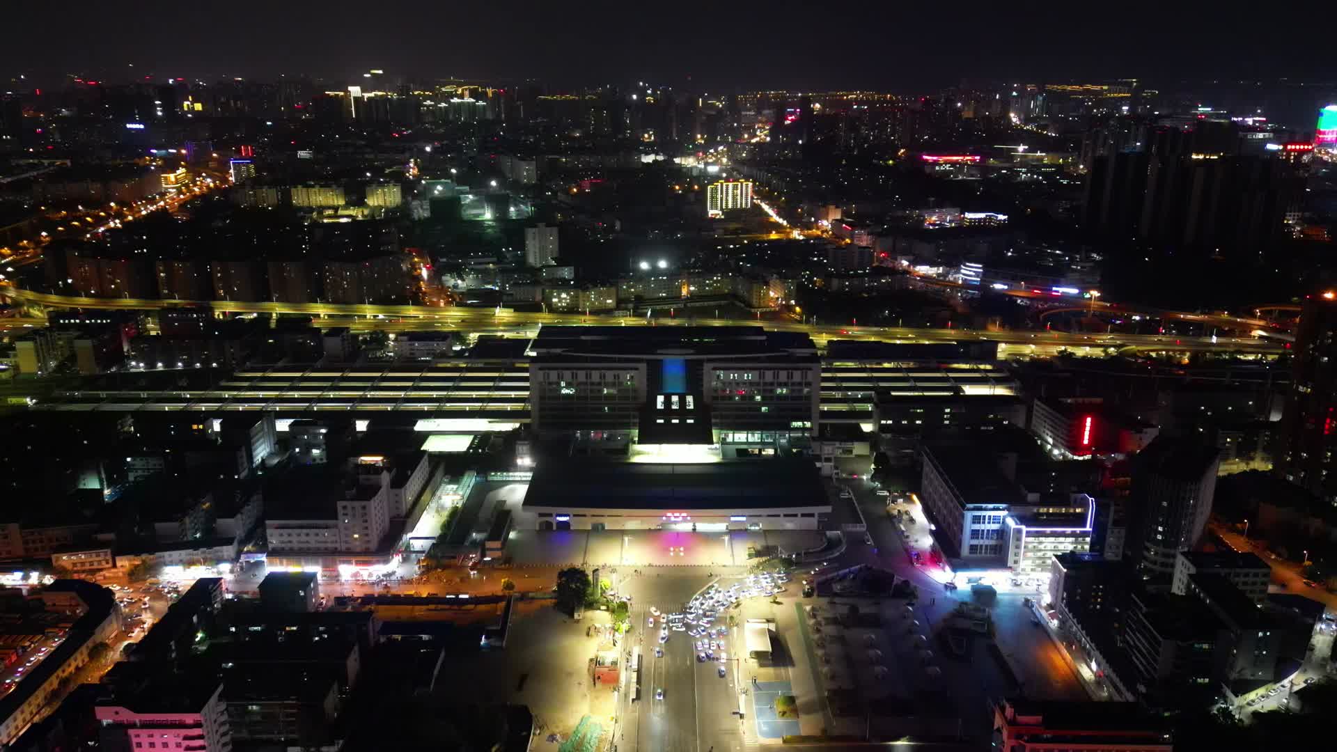 云南昆明火车站夜景灯光航拍视频的预览图