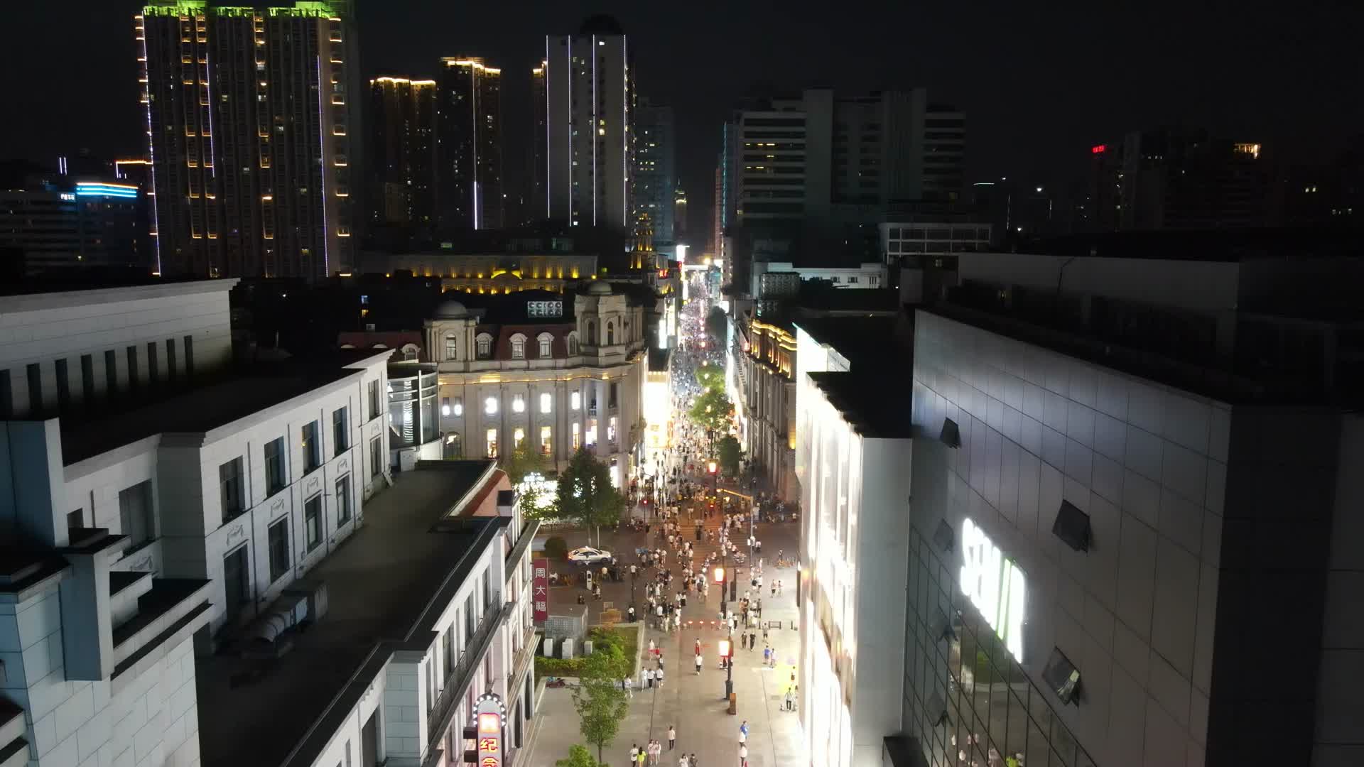 南宁城市建设步行街航拍视频的预览图