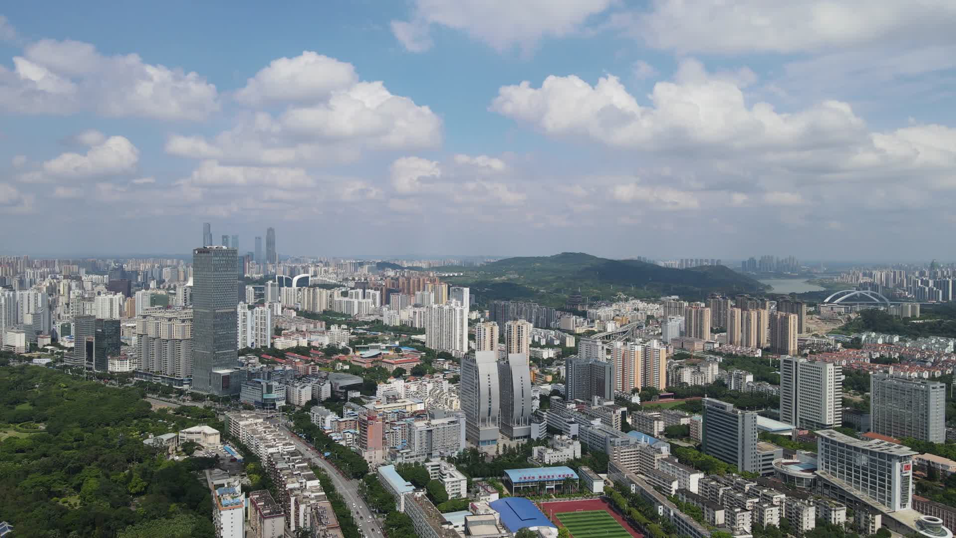 广西南宁城市天际线航拍视频的预览图