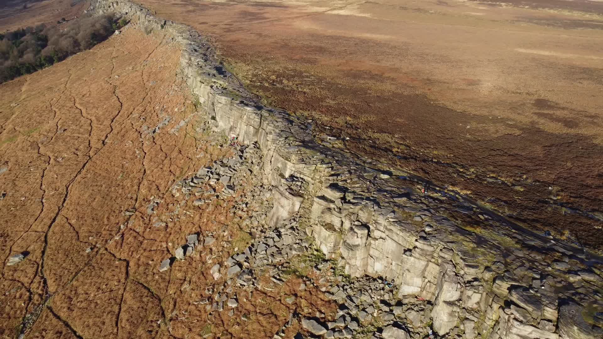 戈壁滩岩石峭壁航拍视频的预览图
