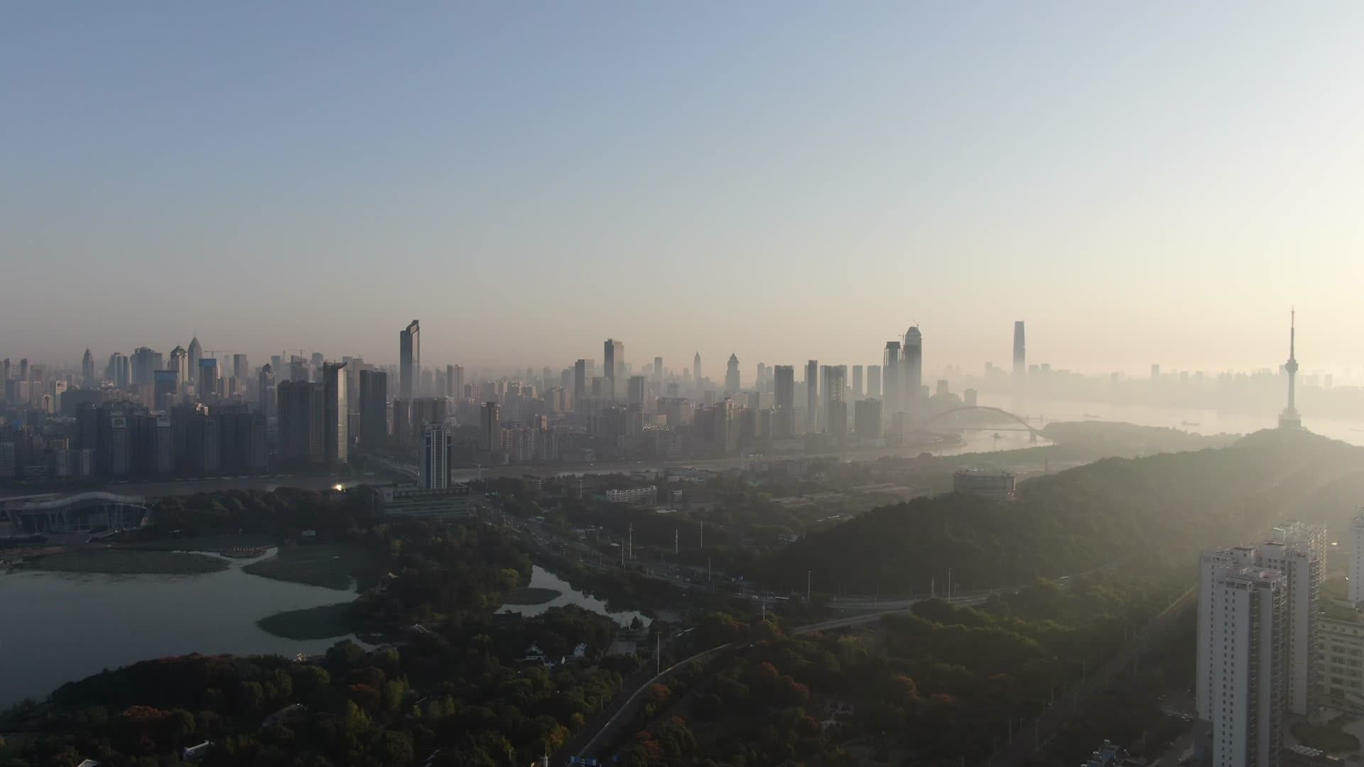 湖北武汉城市风光建筑高楼航拍视频的预览图