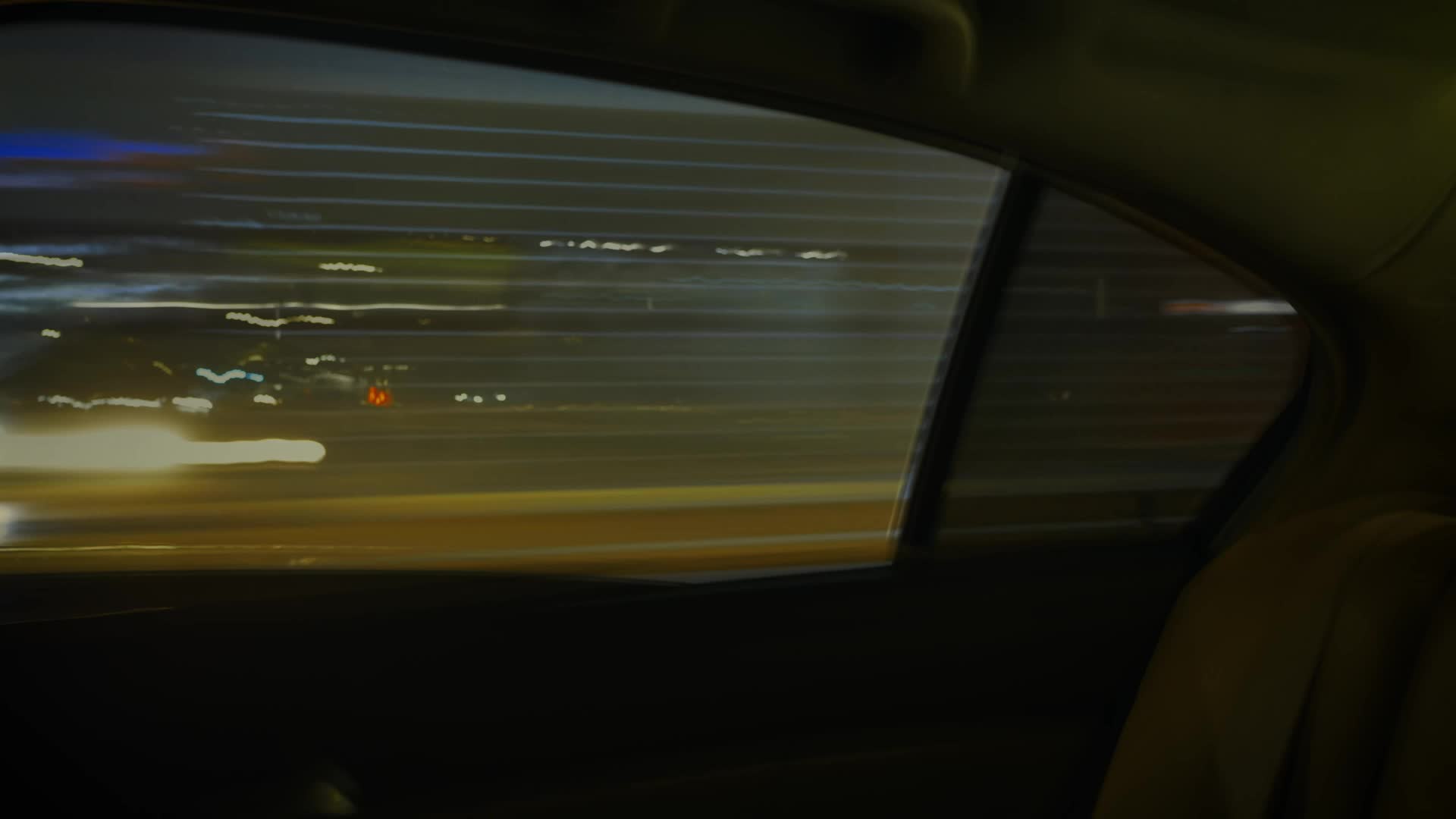 延时摄影车内看外面车流迷幻刷刷而过视频的预览图