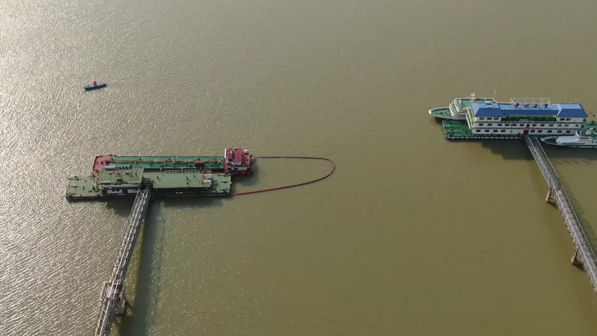 南昌赣江风光带航拍视频的预览图