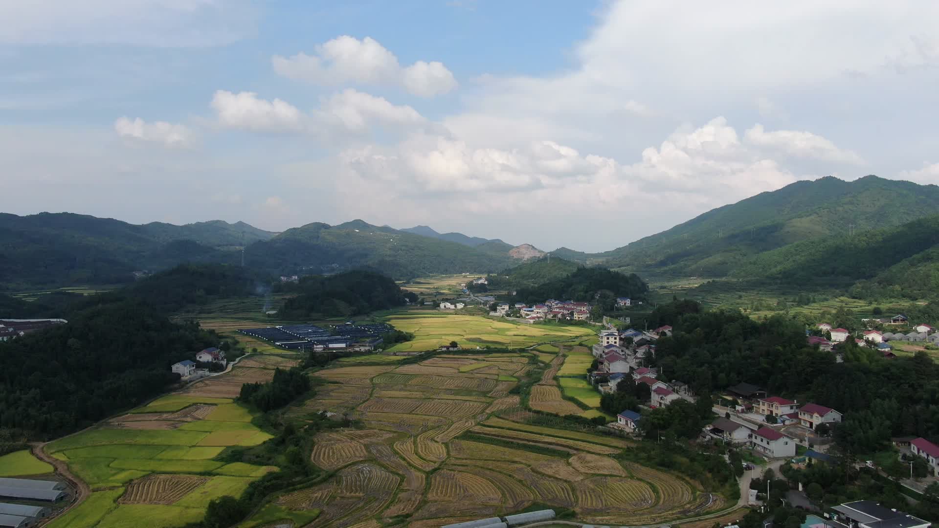 山区美丽乡村农田农业种植航拍视频的预览图