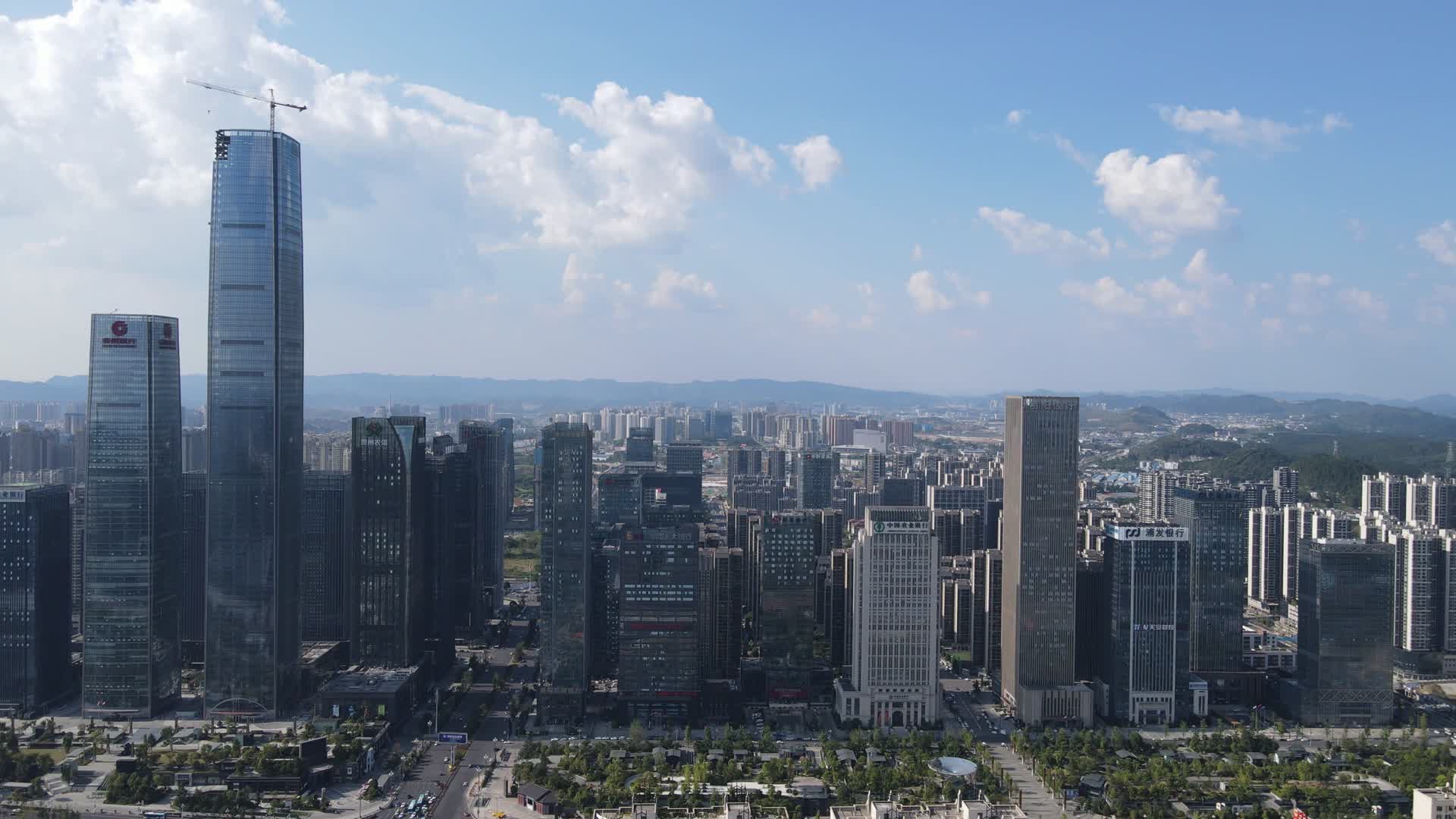 贵阳金融中心商务建筑航拍视频的预览图