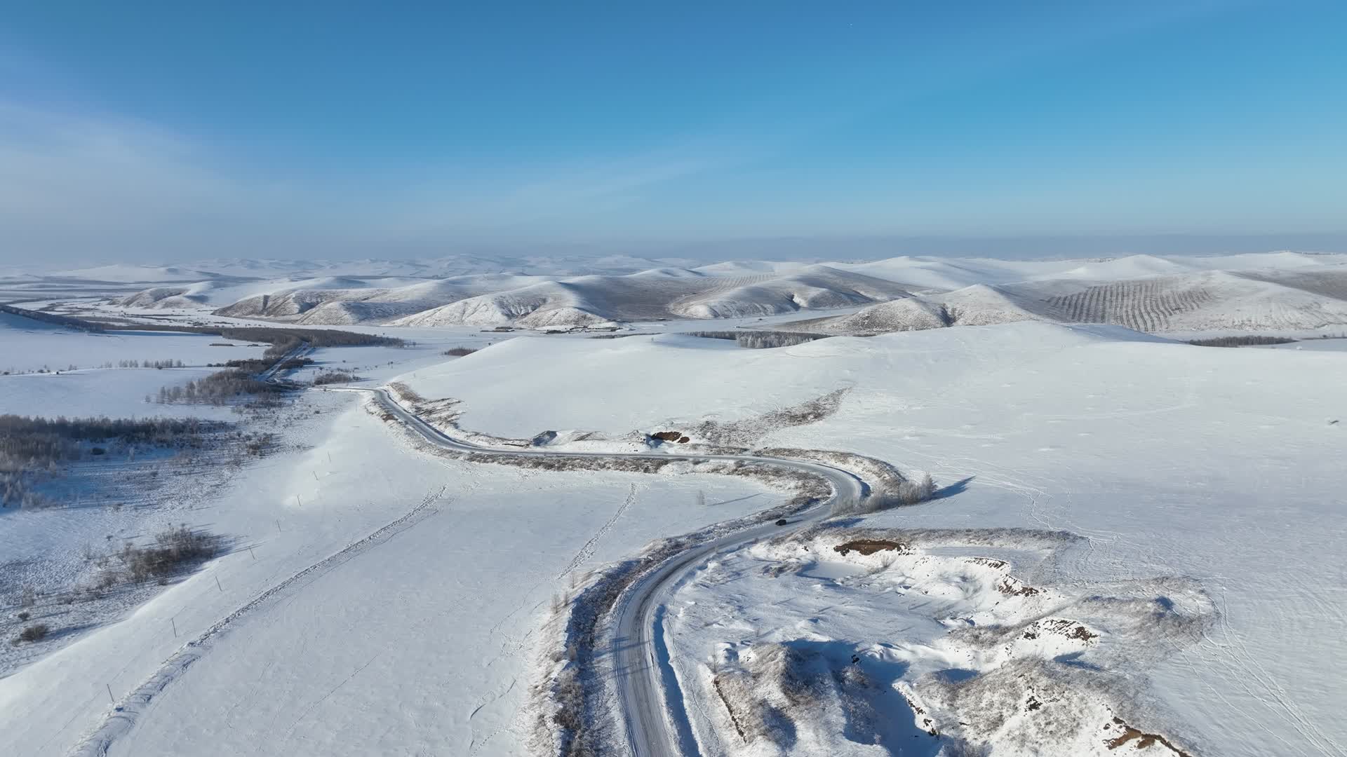 航拍冬季丘陵山区道路原野雪景风景视频的预览图