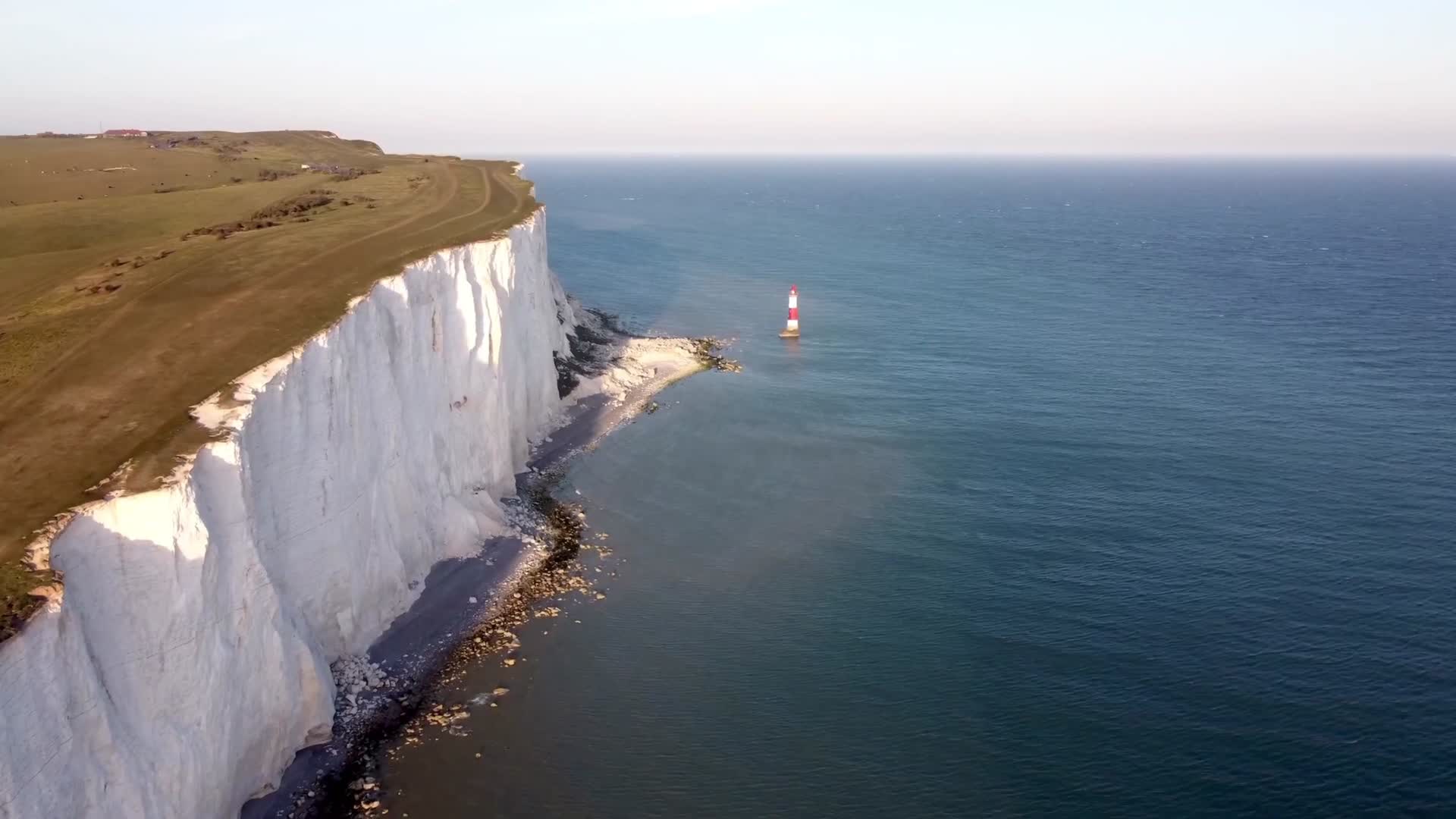 5海边悬崖灯塔航拍视频的预览图