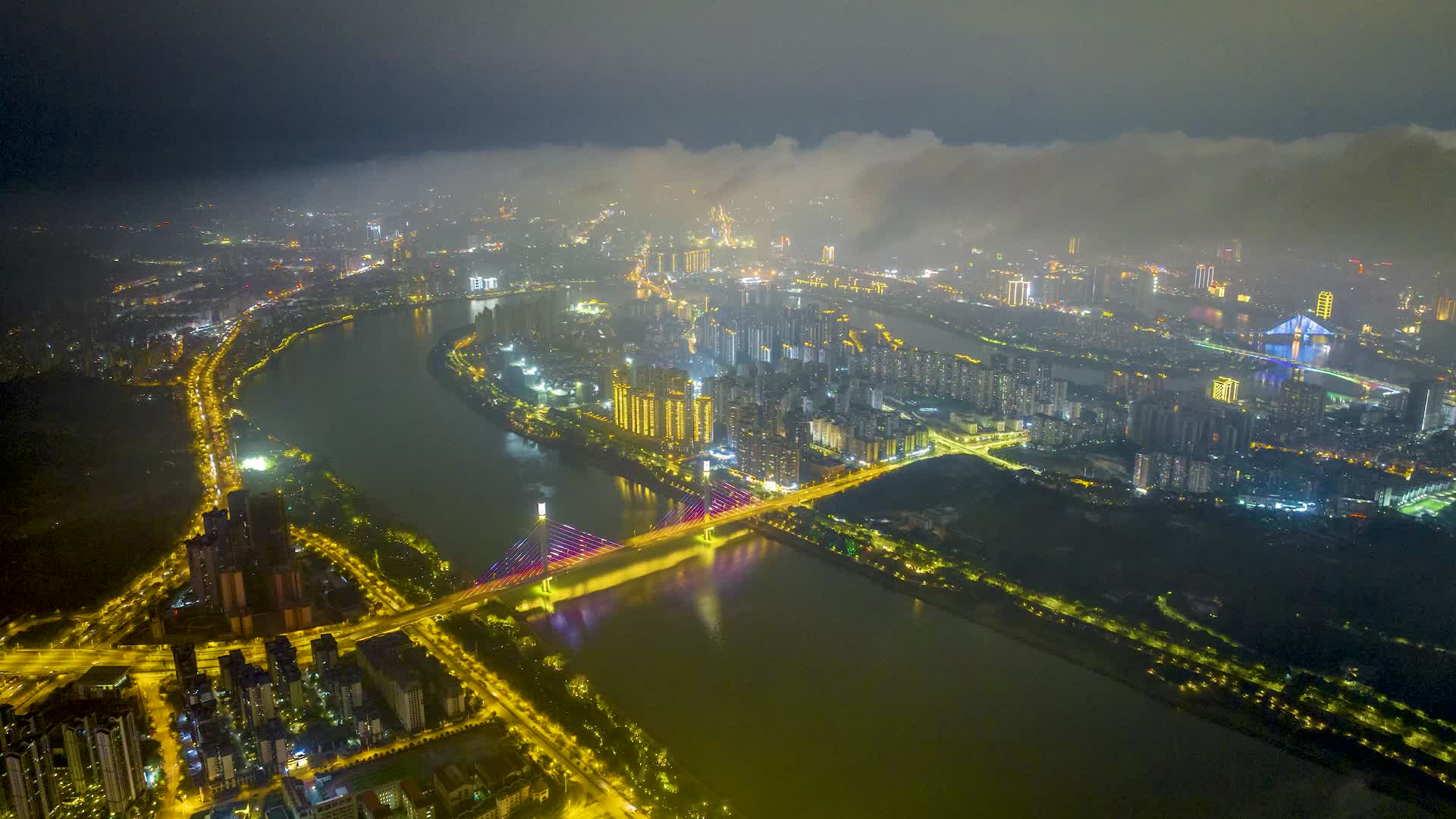4K延时航拍南宁大桥夜景云海视频的预览图