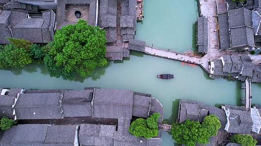 航拍江南古镇乌镇小桥流水视频的预览图