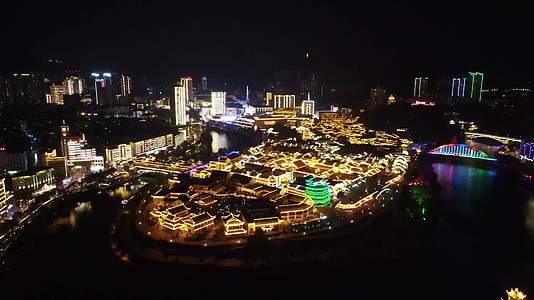 旅游景区凤凰古城夜景灯光航拍视频的预览图