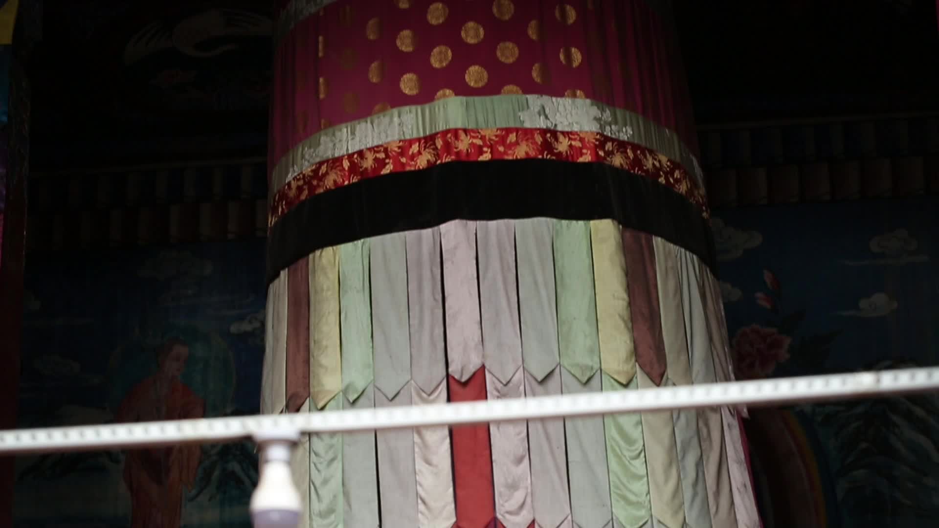 内蒙古乌兰察布四子王旗锡拉木伦庙内部装饰视频的预览图