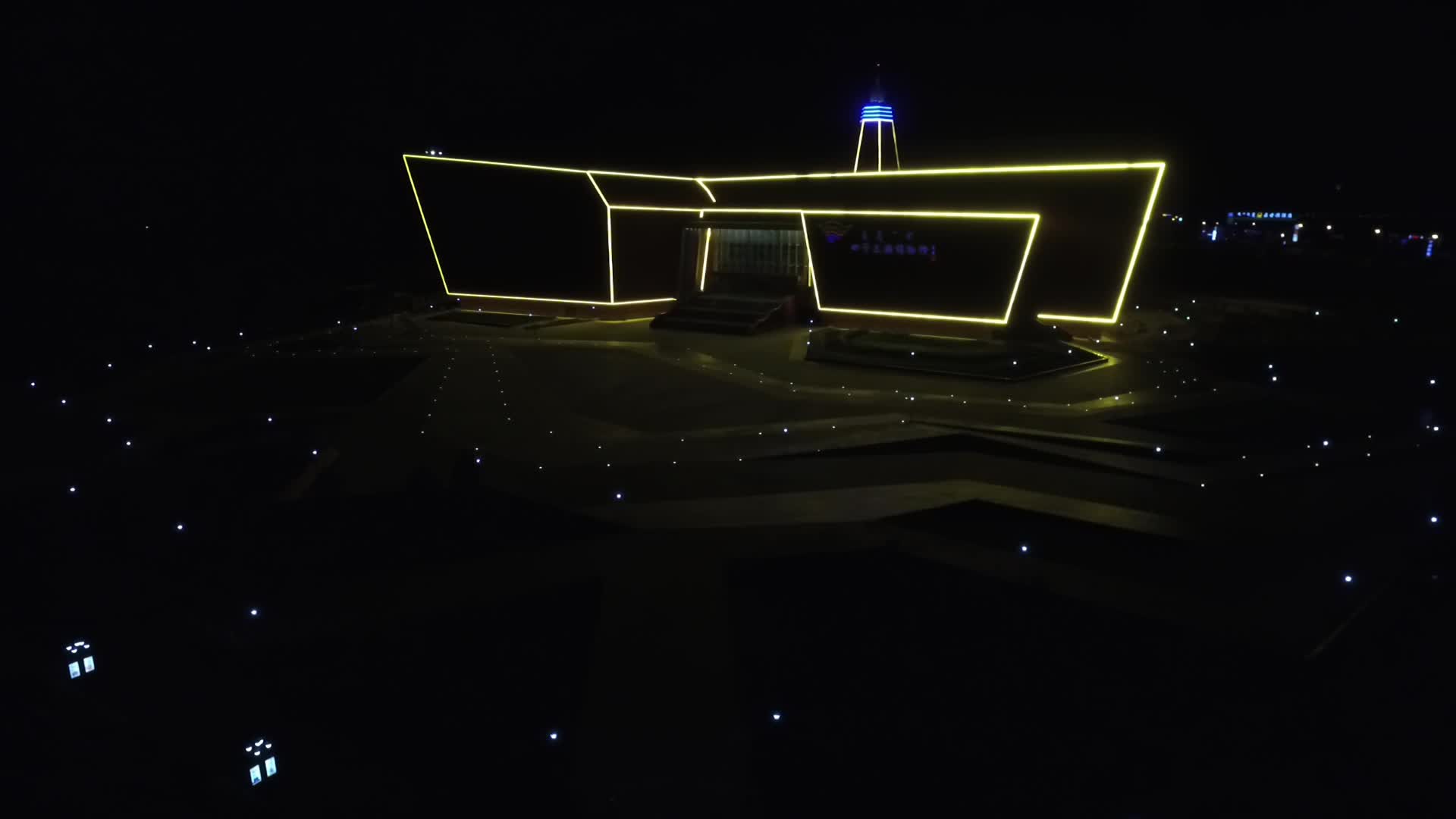 内蒙古乌兰察布四子王旗博物馆夜景航拍视频的预览图