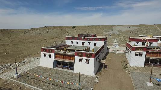 内蒙古乌兰察布四子王旗锡拉木伦庙外观航拍视频的预览图