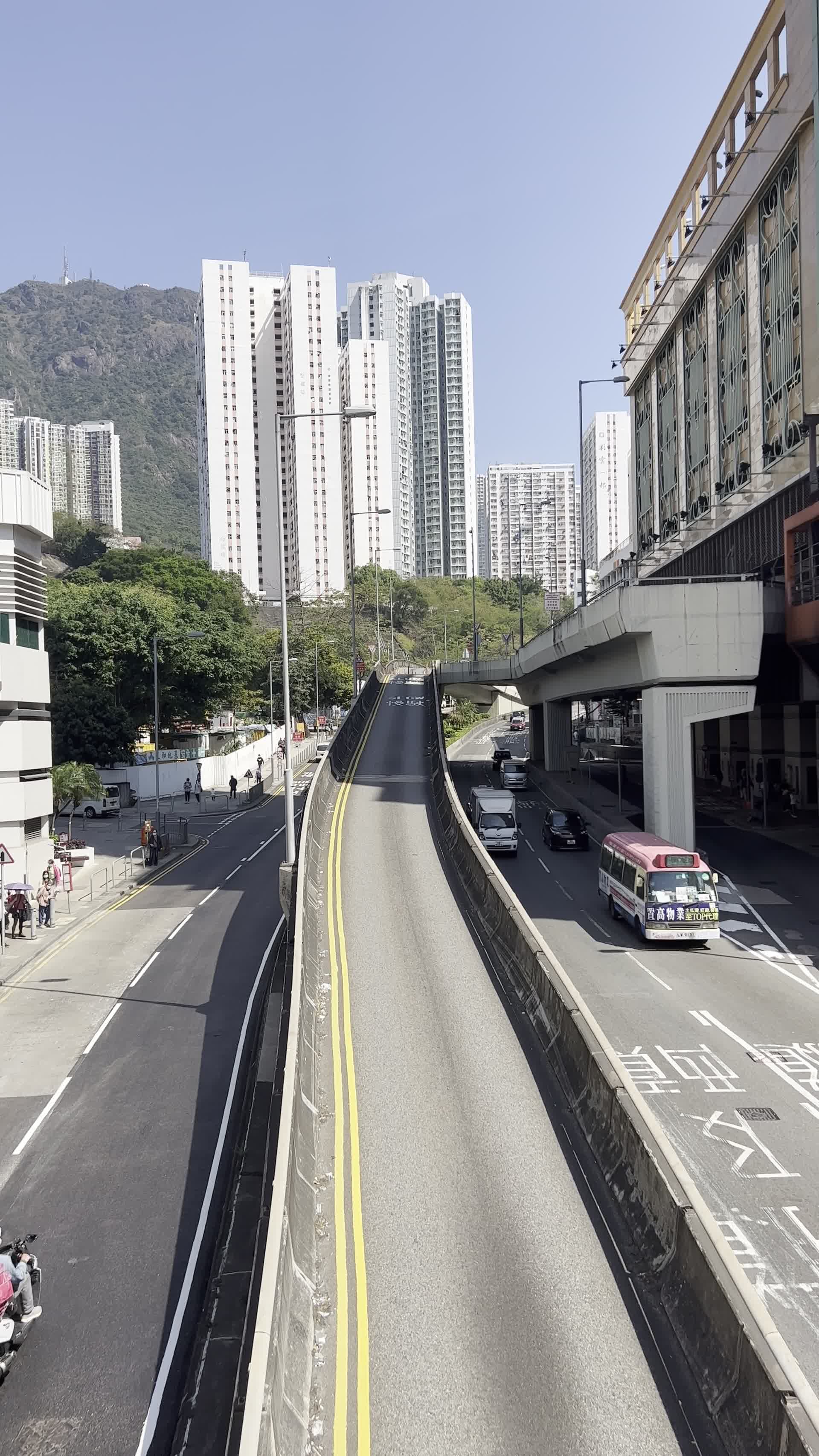 竖拍香港立交桥车流视频的预览图
