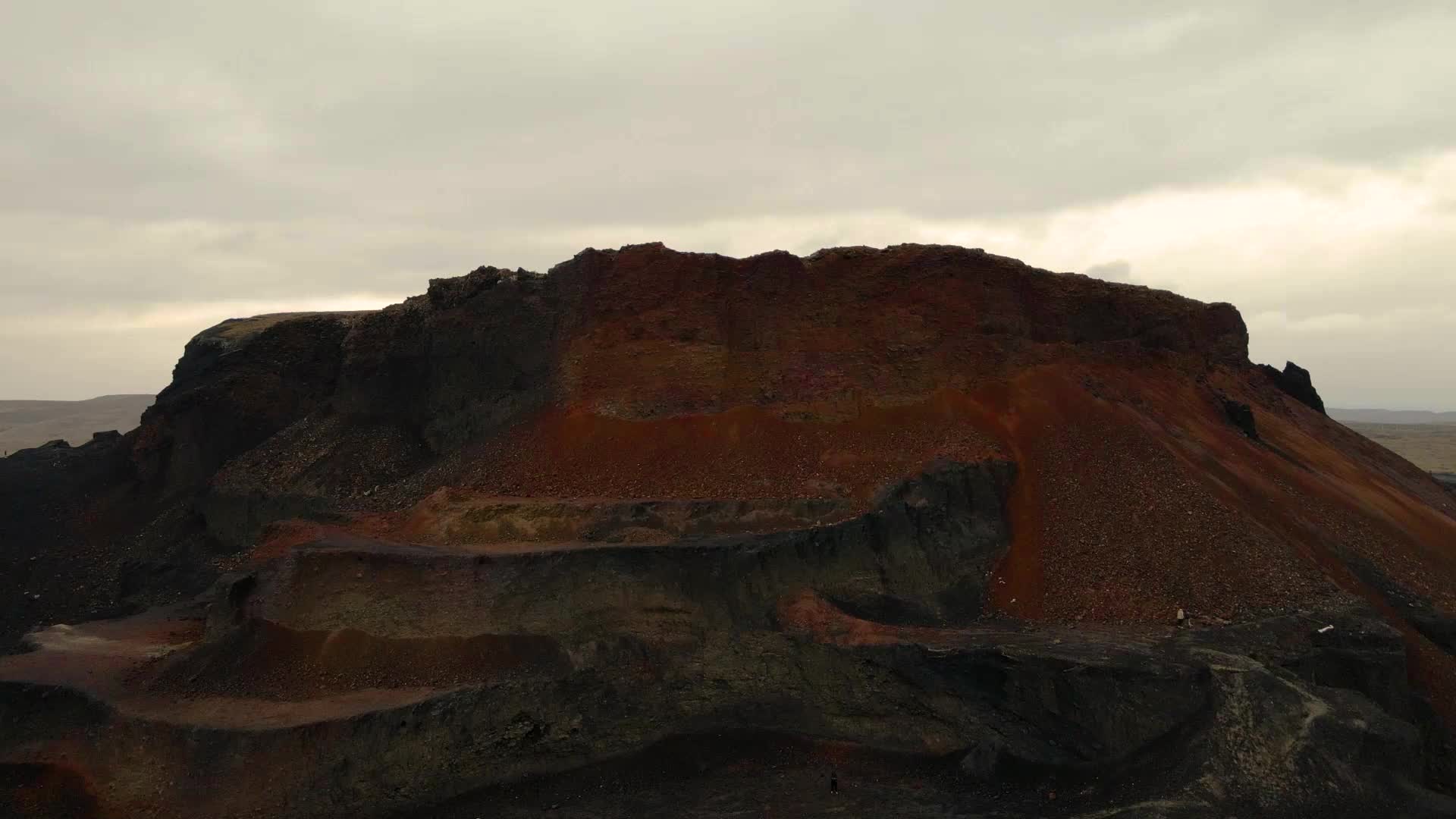 火山口航拍视频的预览图